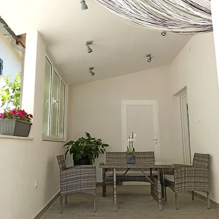 Modern Apartment Žrnovnica