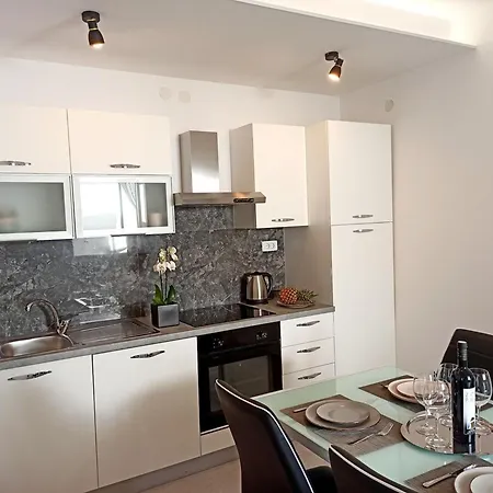 Modern Apartment Žrnovnica